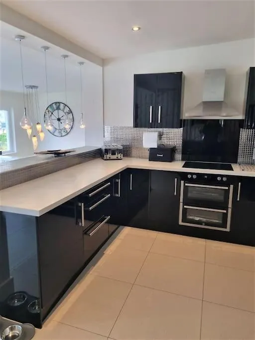 Brantlea Detached 4 Bed Home, Hot Tub, View, Parking, Pet Friendly 보우네스온윈더미어