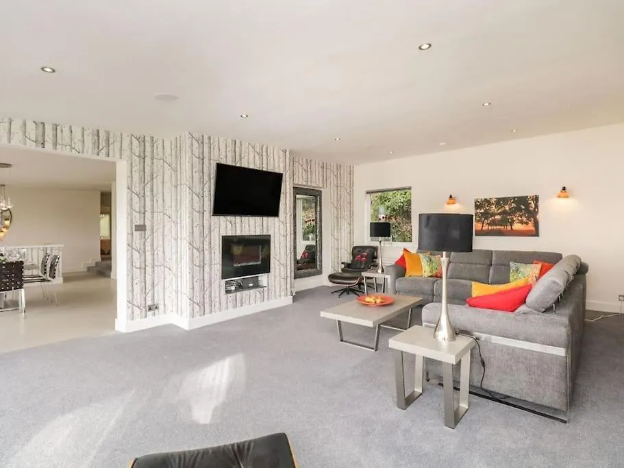 Brantlea Detached 4 Bed Home, Hot Tub, View, Parking, Pet Friendly 펜션 *