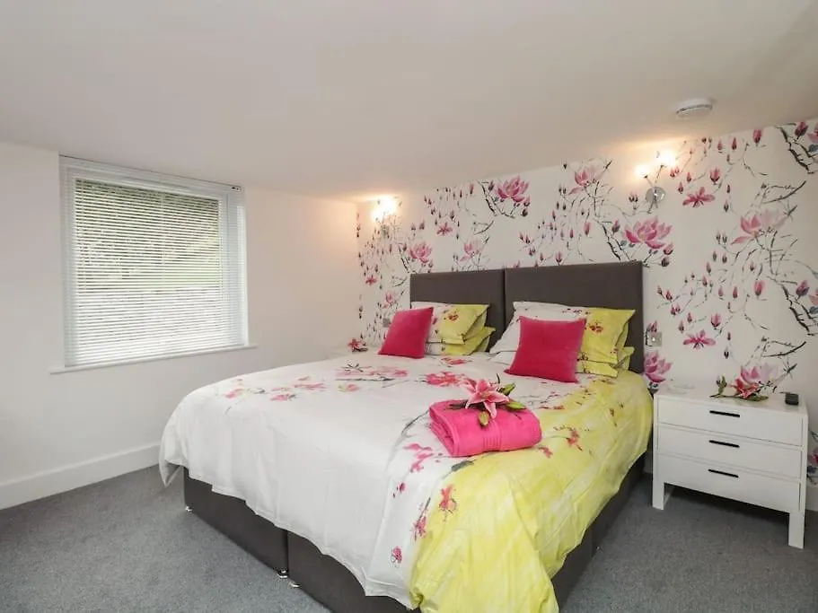 Brantlea Detached 4 Bed Home, Hot Tub, View, Parking, Pet Friendly 펜션 보우네스온윈더미어