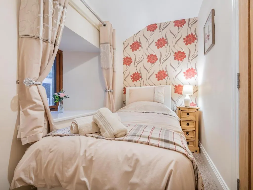 3 Bed In Sz217 *