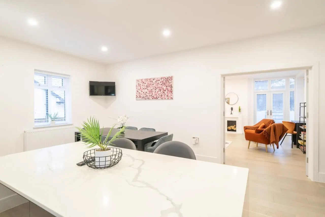 New Luxury Family/dog-friendly Countryside Retreat