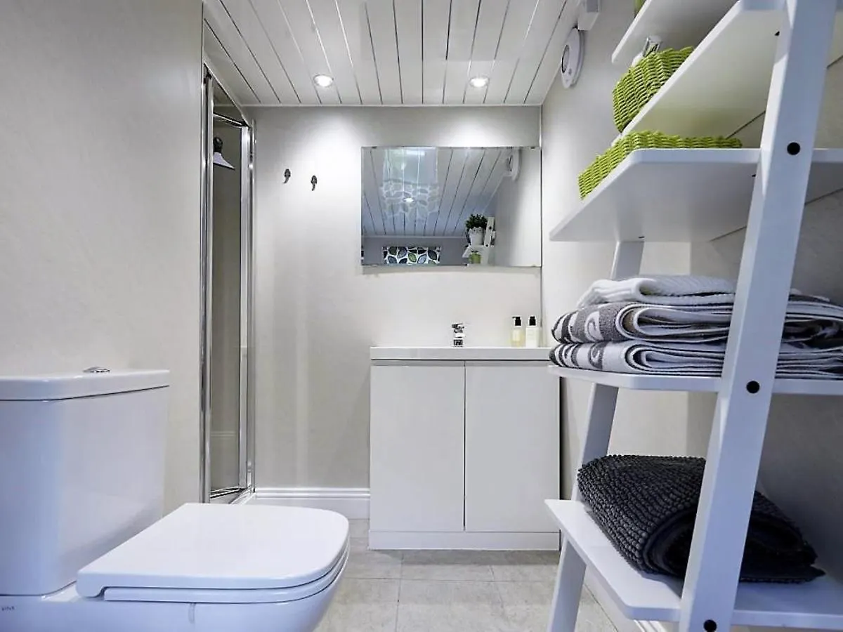 2 Bed In Sz123 *