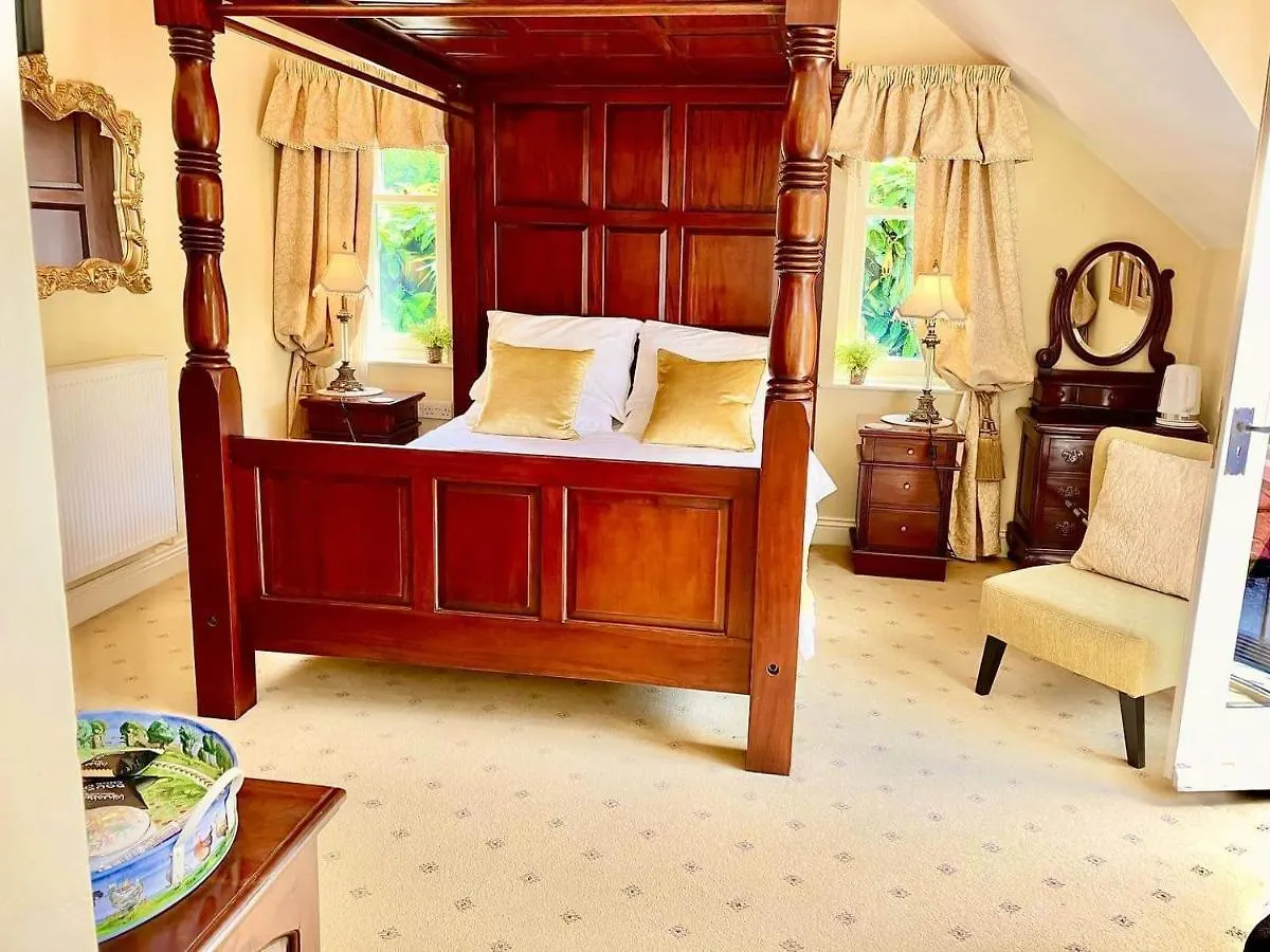 B&B Storrs Gate House 5*
