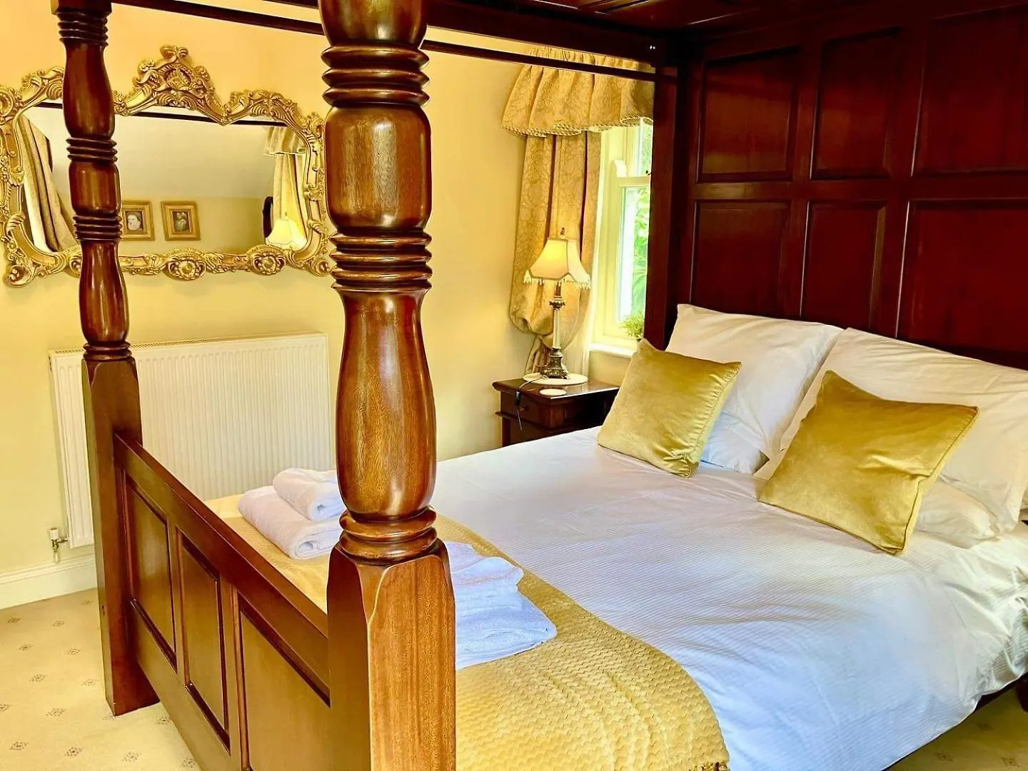 B&B Storrs Gate House