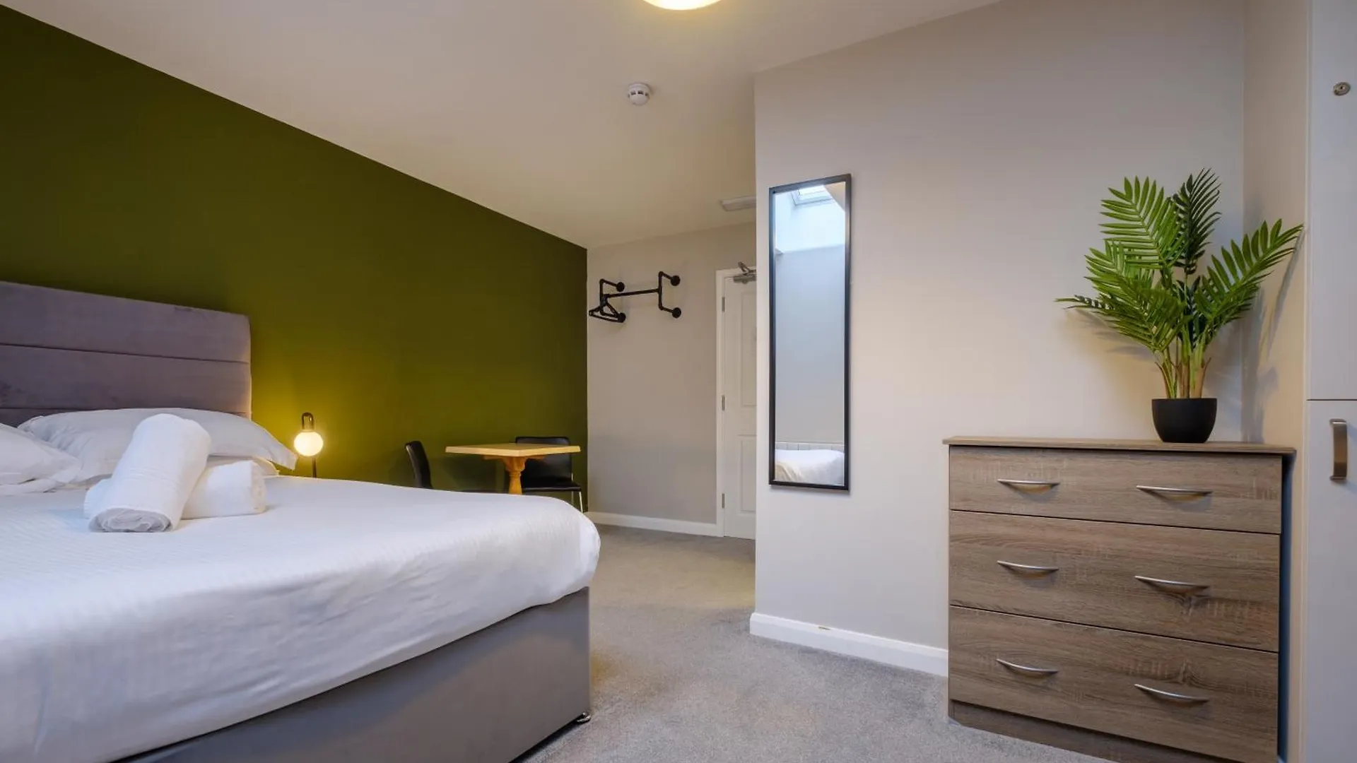Station - Free Off-site Health Club Access With Pool, Sauna, Steam & Gym