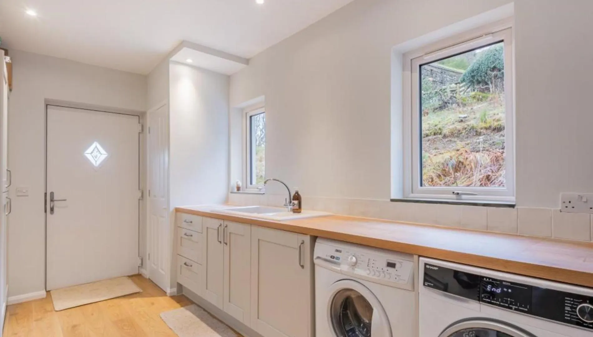 4 Bed In Newlands Valley Sz204