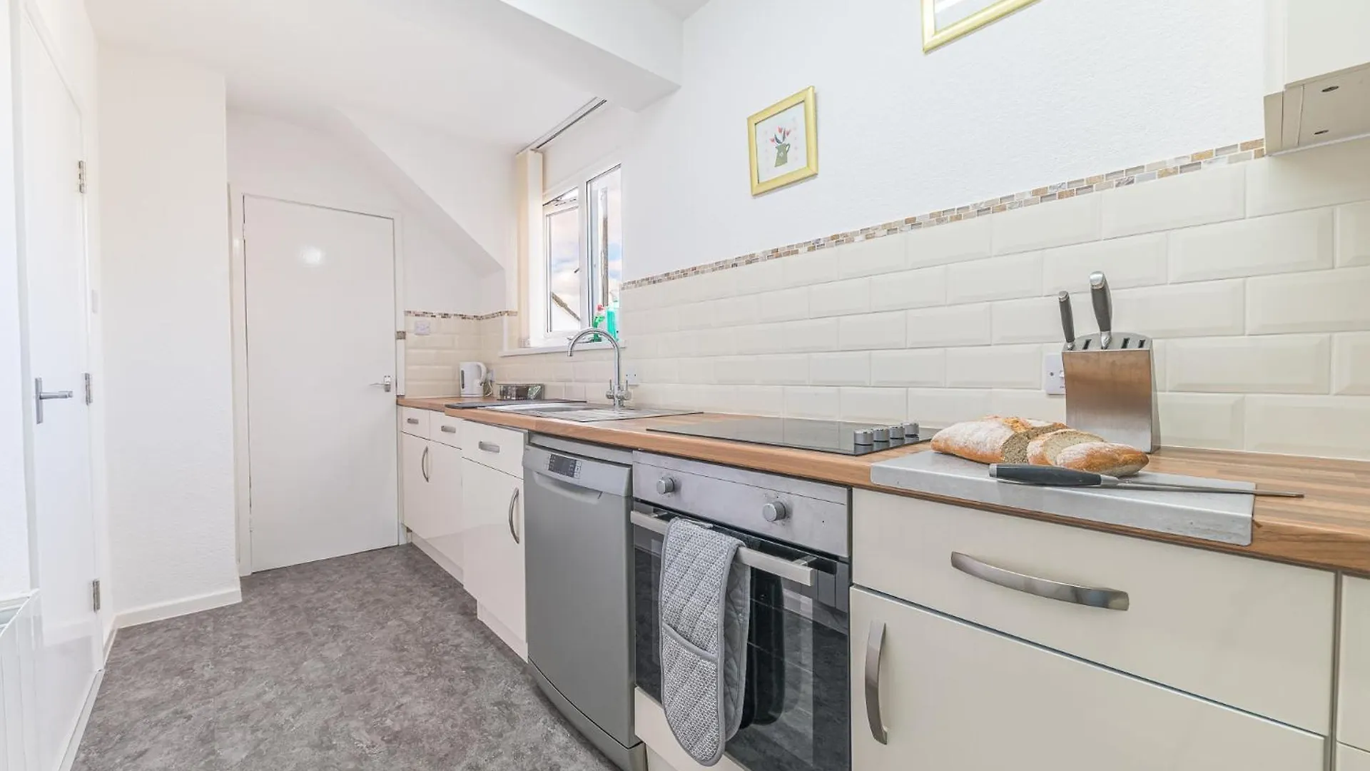 Apartment Two Minute Walk From The World Of Beatrix Potter, With Parking Bowness-on-Windermere