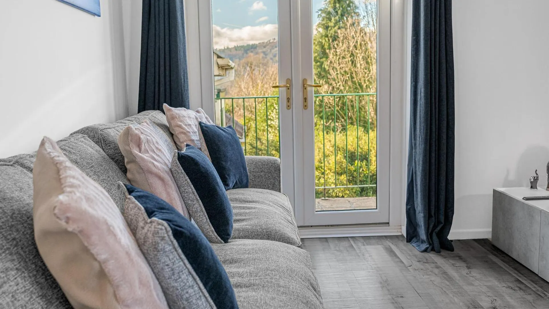 Apartment Two Minute Walk From The World Of Beatrix Potter, With Parking Bowness-on-Windermere