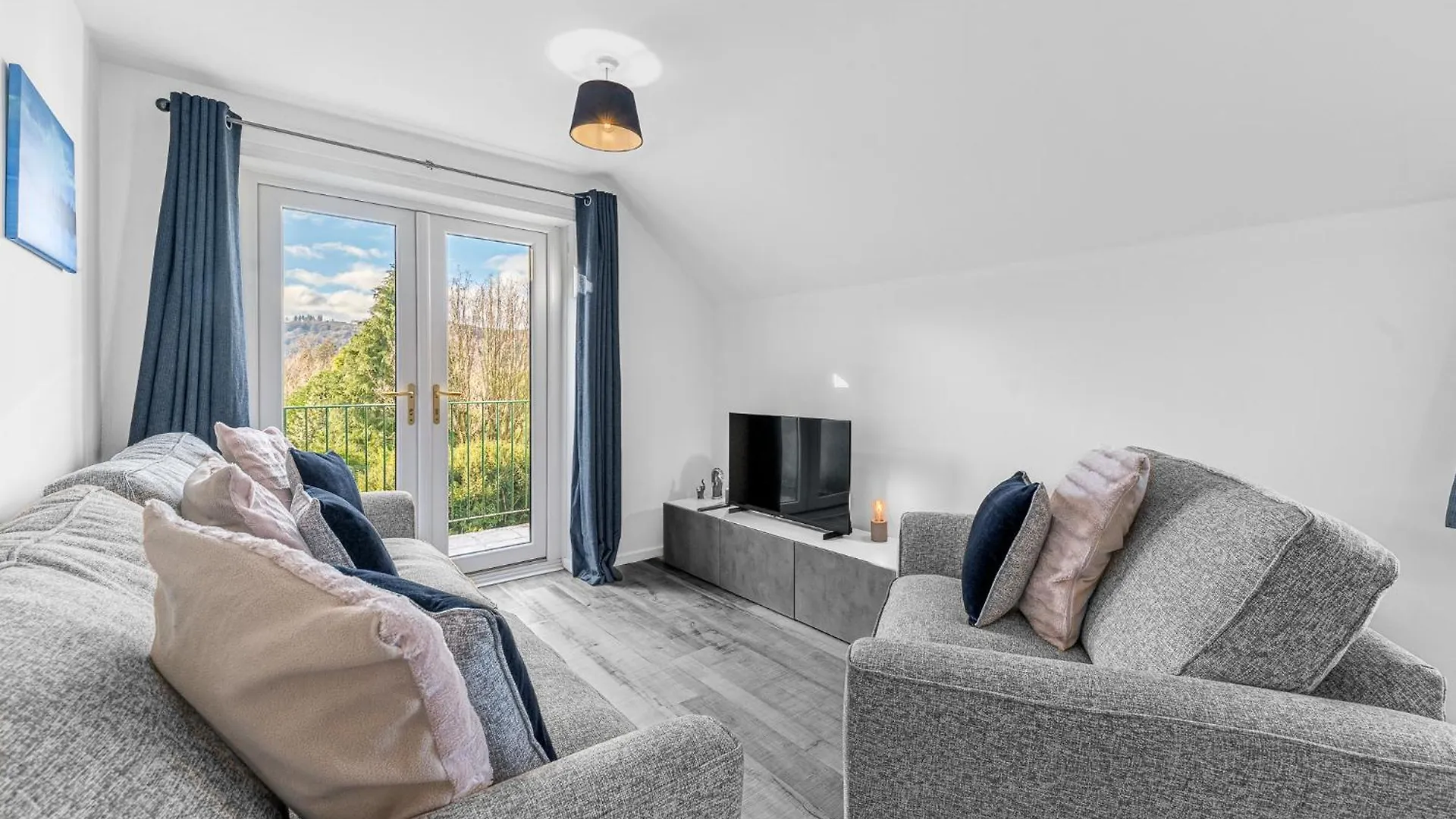 Apartment Two Minute Walk From The World Of Beatrix Potter, With Parking *