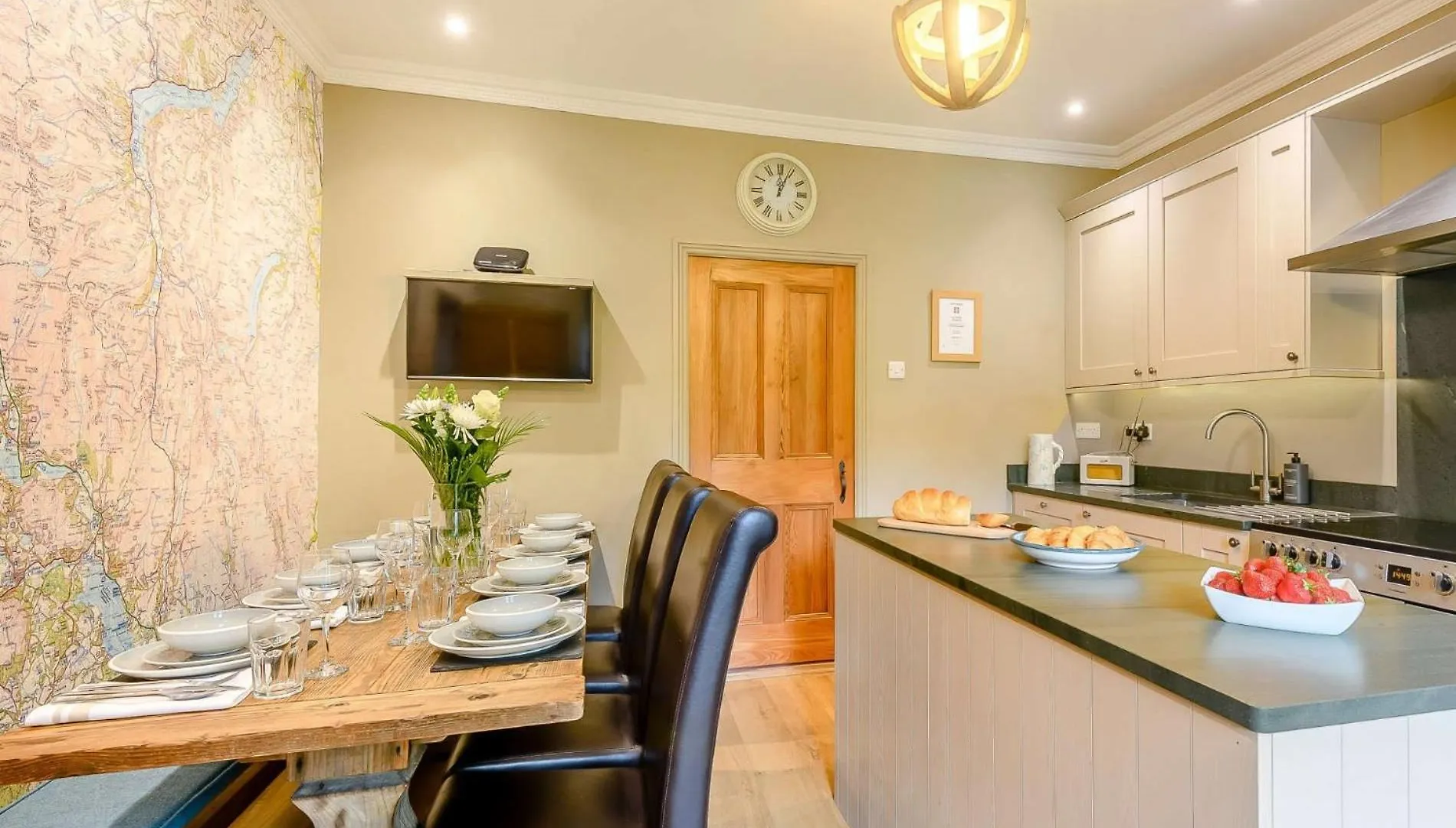 4 Bed In Ullswater 88023 *