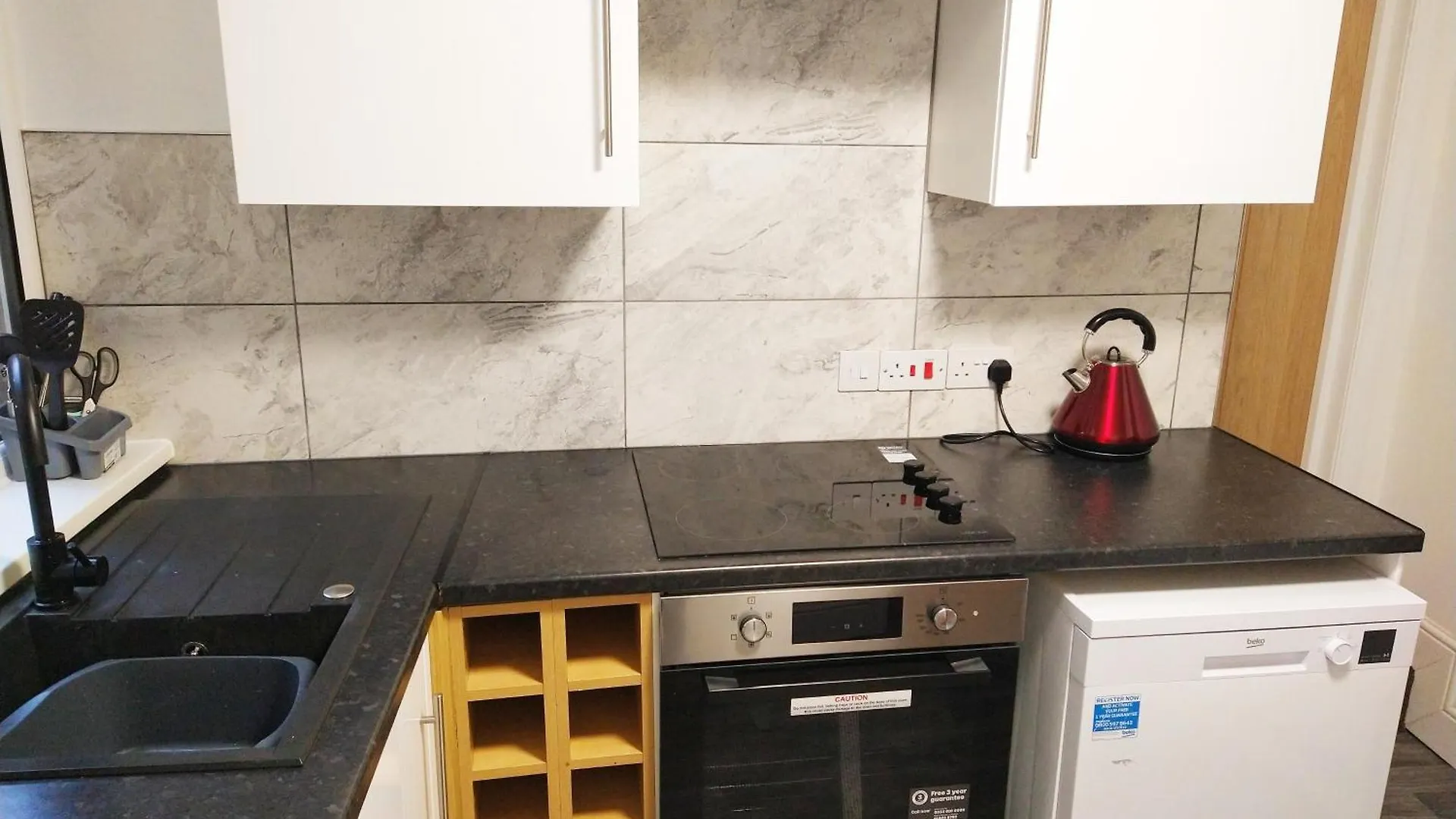 Apartment Park Lane Ground Floor - Town Centre Location - Free Overnight Parking *