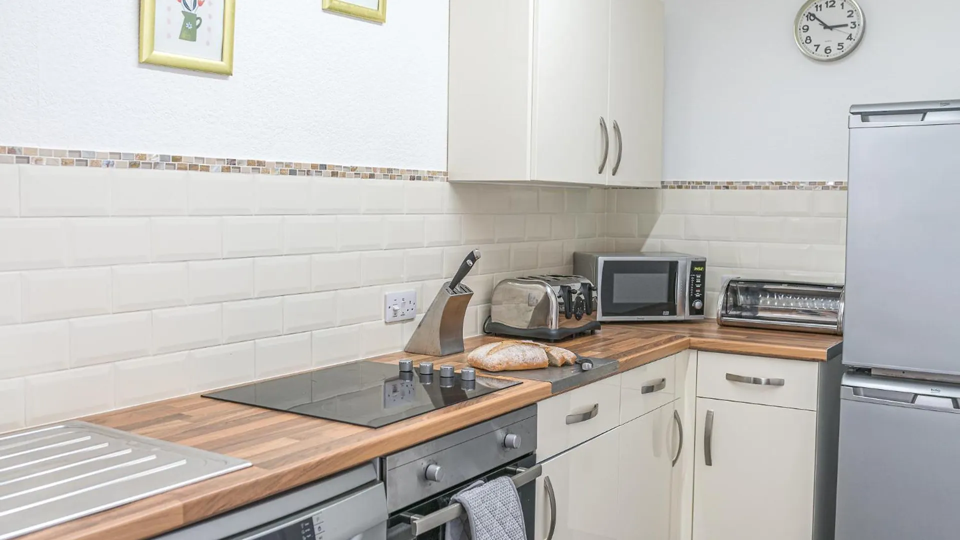 Two Minute Walk From The World Of Beatrix Potter, With Parking Apartment Bowness-on-Windermere