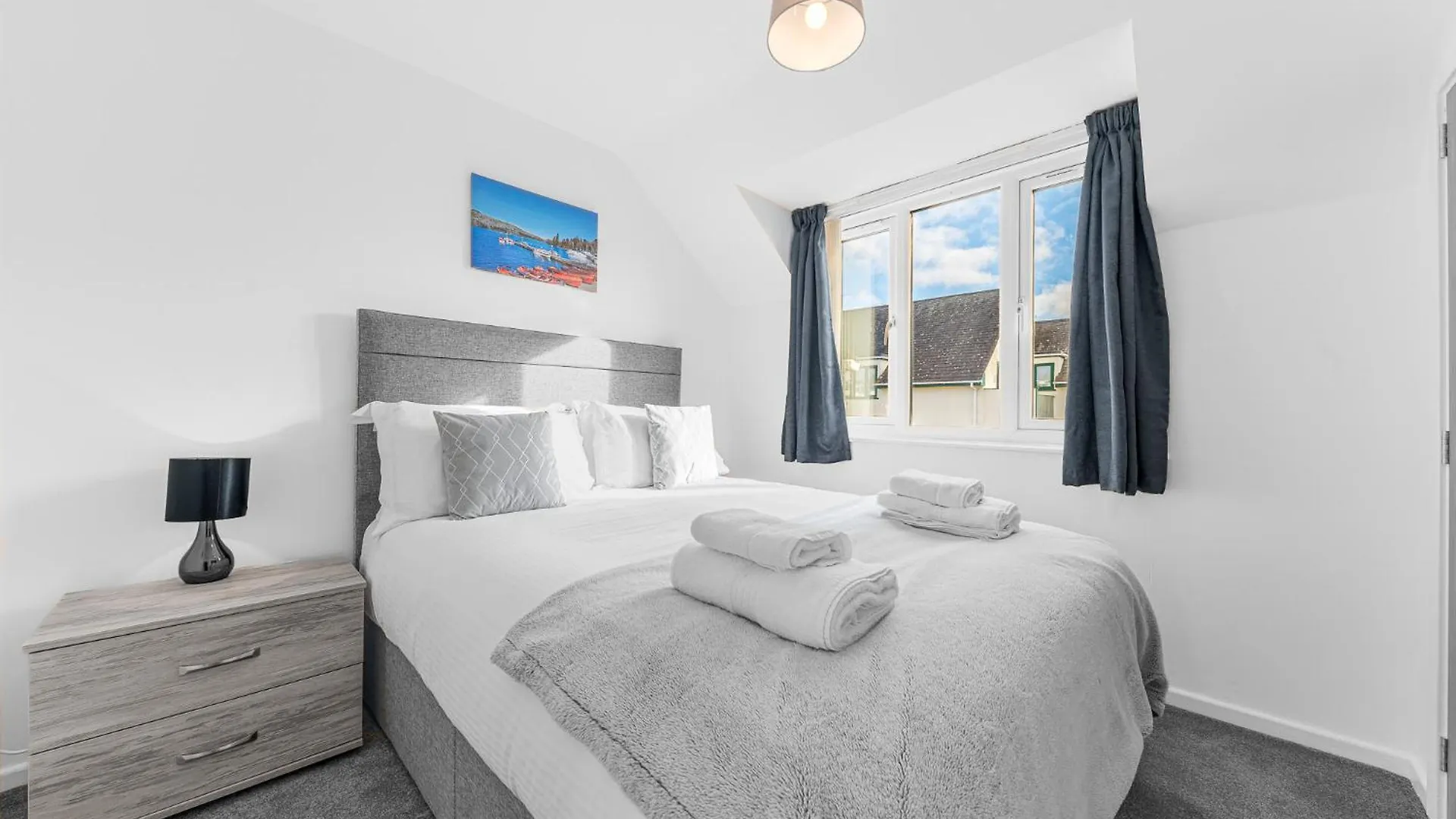 Apartment Two Minute Walk From The World Of Beatrix Potter, With Parking