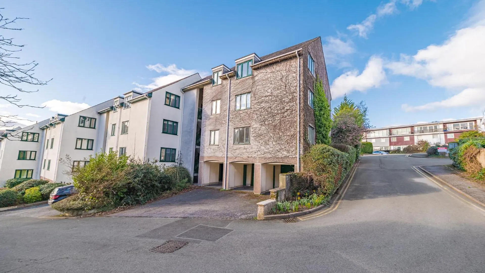 Two Minute Walk From The World Of Beatrix Potter, With Parking Bowness-on-Windermere