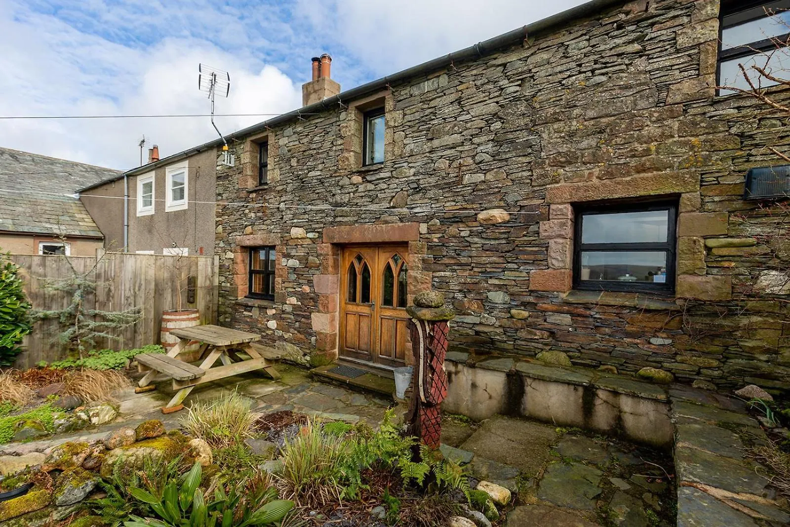 High Trees Byre - Two Bed With Log Burner & Incredible Views *