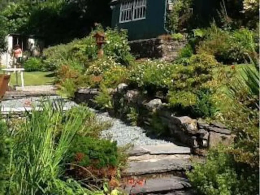 Winterfell Gorgeous Garden, Great Location