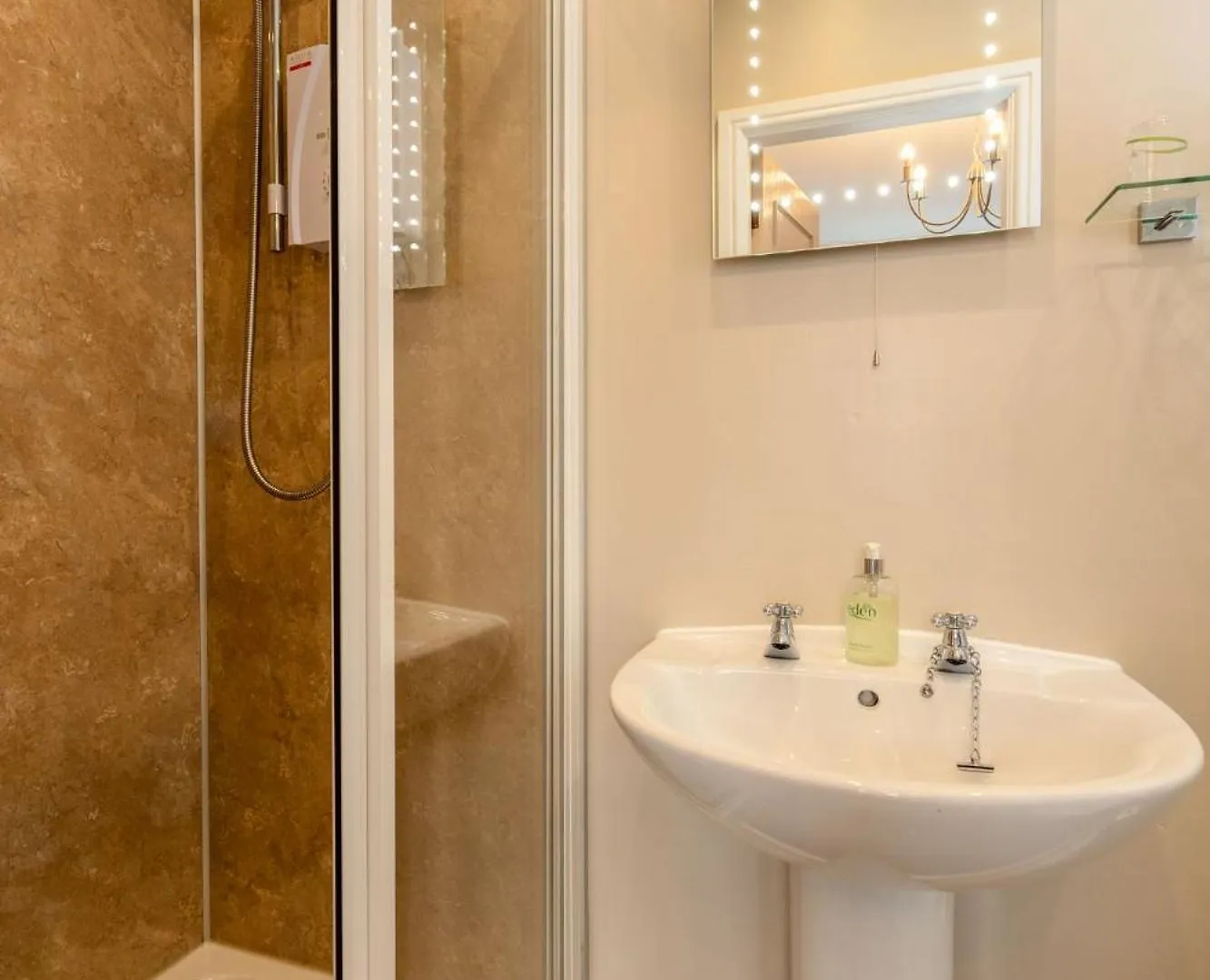 Thornbank House Offering Breakfast And With Free Off Site Health Club Windermere