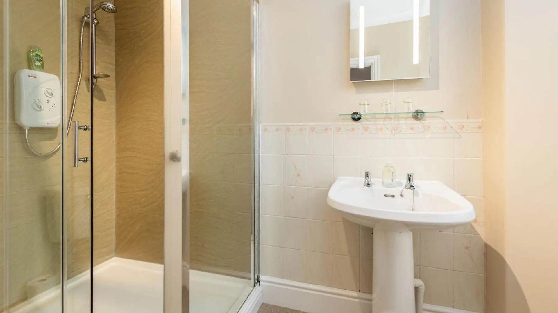 Thornbank House Offering Breakfast And With Free Off Site Health Club 4*