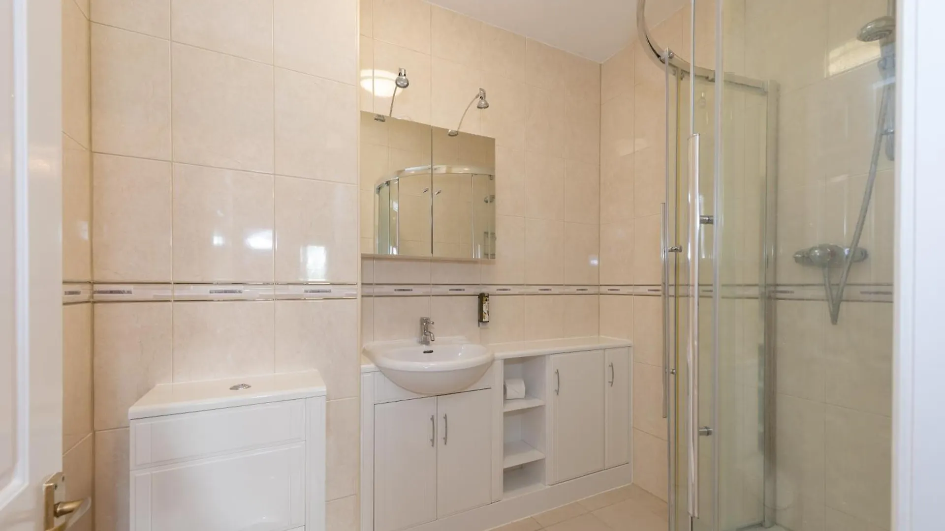 Otel Manor & Garden Spa 4*