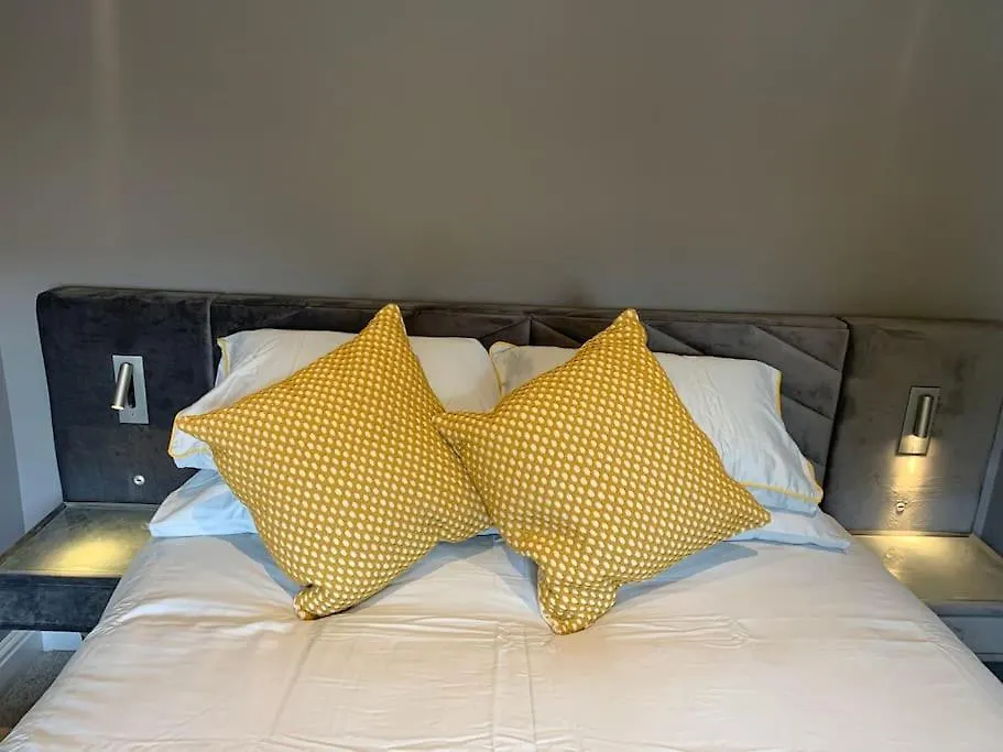 Staintons, In Centre, Access * Bowness-on-Windermere