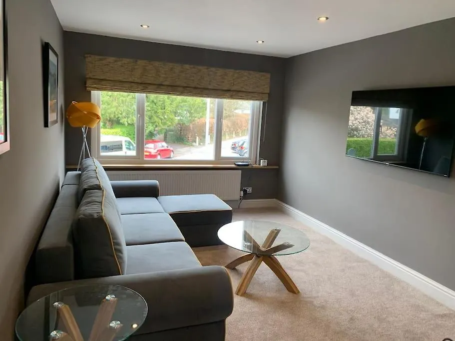 Staintons, In Centre, Access Apartment *