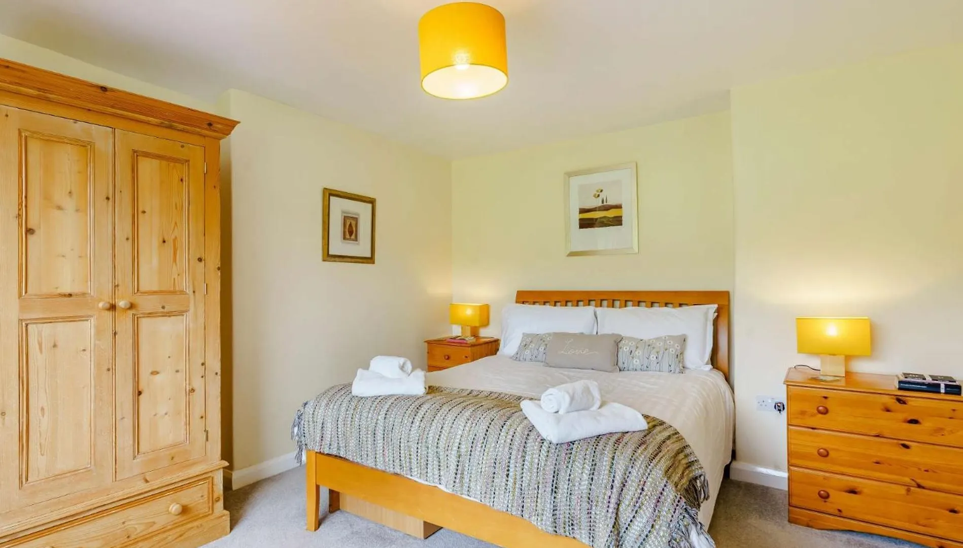 3 Bed In Village Llh40