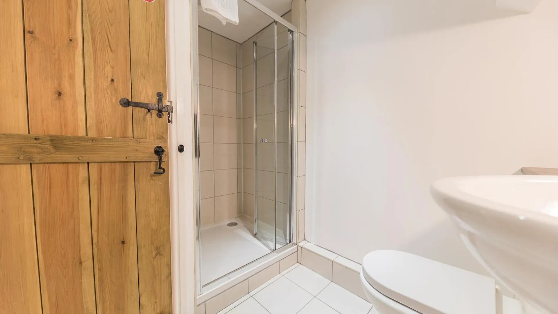 Central Windermere, Victorian Cottage, Family Friendly With Parking And A Wood Burner