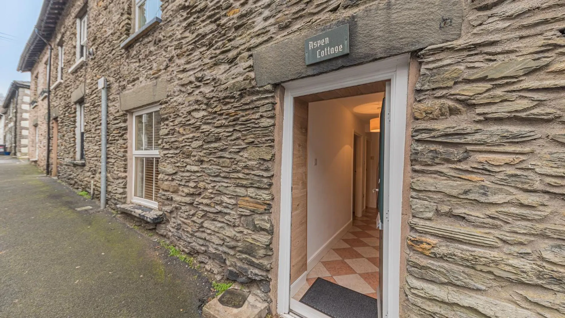 Holiday home Central Windermere, Victorian Cottage, Family Friendly With Parking And A Wood Burner