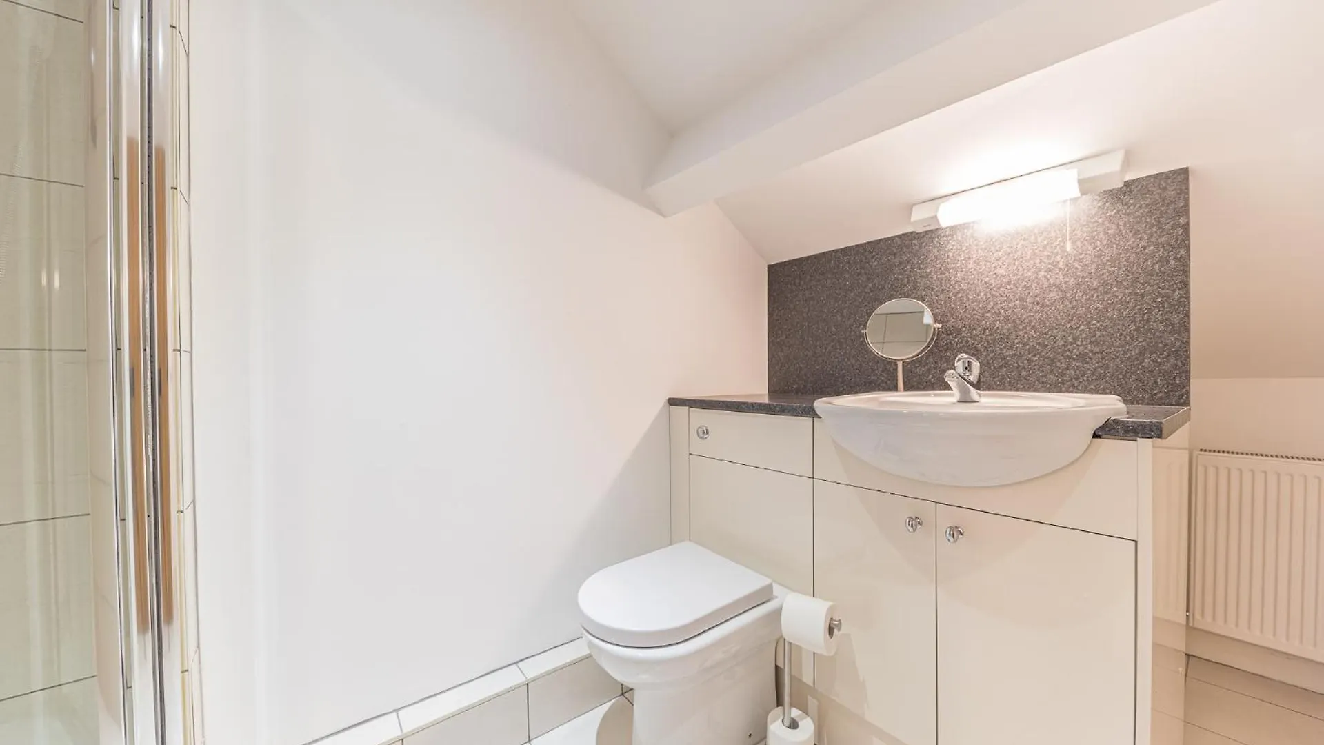 Central Windermere, Victorian Cottage, Family Friendly With Parking And A Wood Burner Holiday home *
