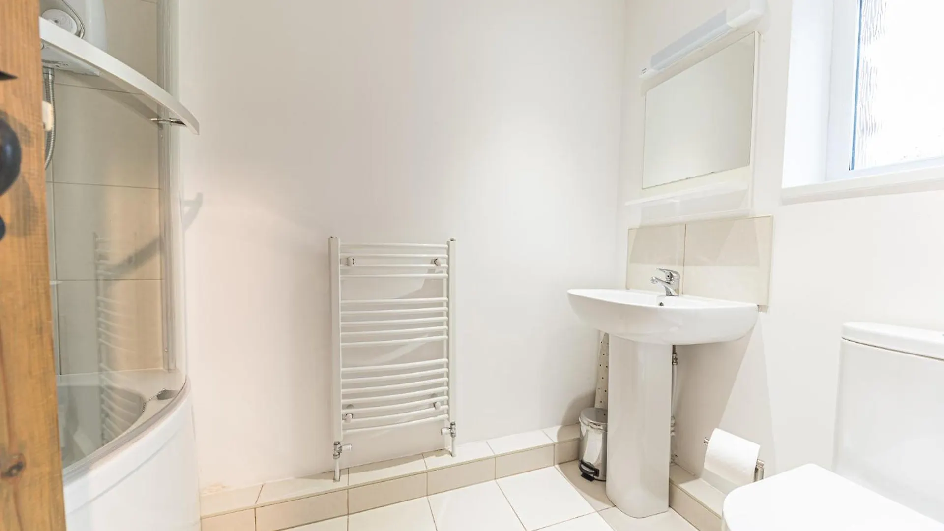 Central Windermere, Victorian Cottage, Family Friendly With Parking And A Wood Burner * Windermere