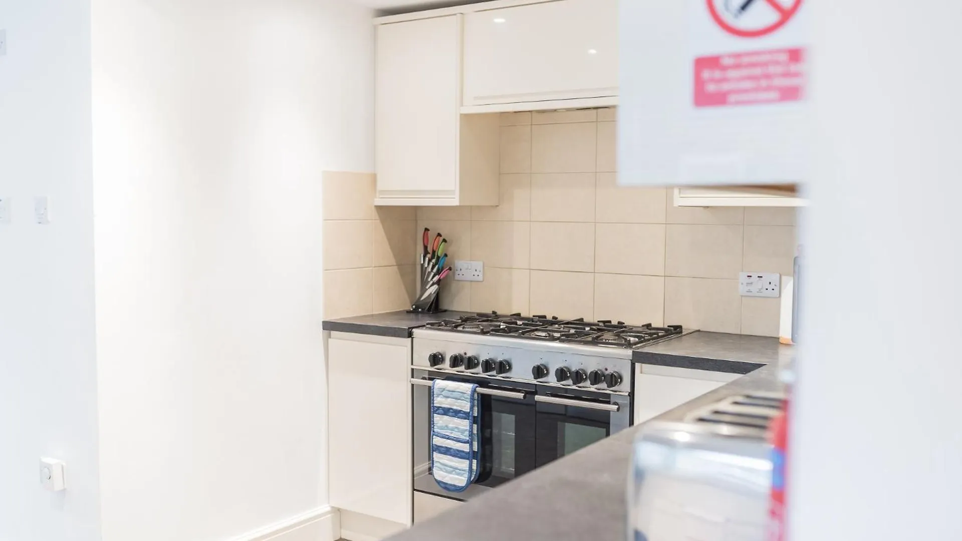 Central Windermere, Victorian Cottage, Family Friendly With Parking And A Wood Burner *