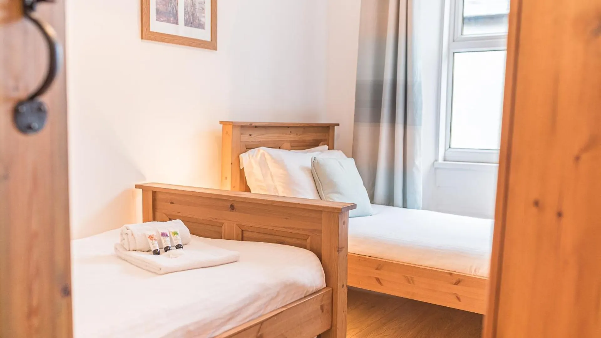 Central Windermere, Victorian Cottage, Family Friendly With Parking And A Wood Burner