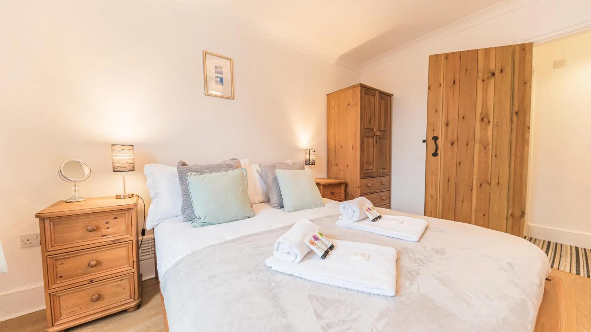 Central Windermere, Victorian Cottage, Family Friendly With Parking And A Wood Burner * Windermere