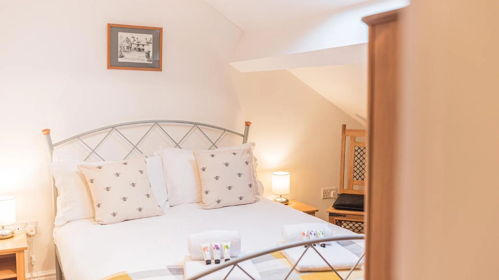 Central Windermere, Victorian Cottage, Family Friendly With Parking And A Wood Burner Holiday home