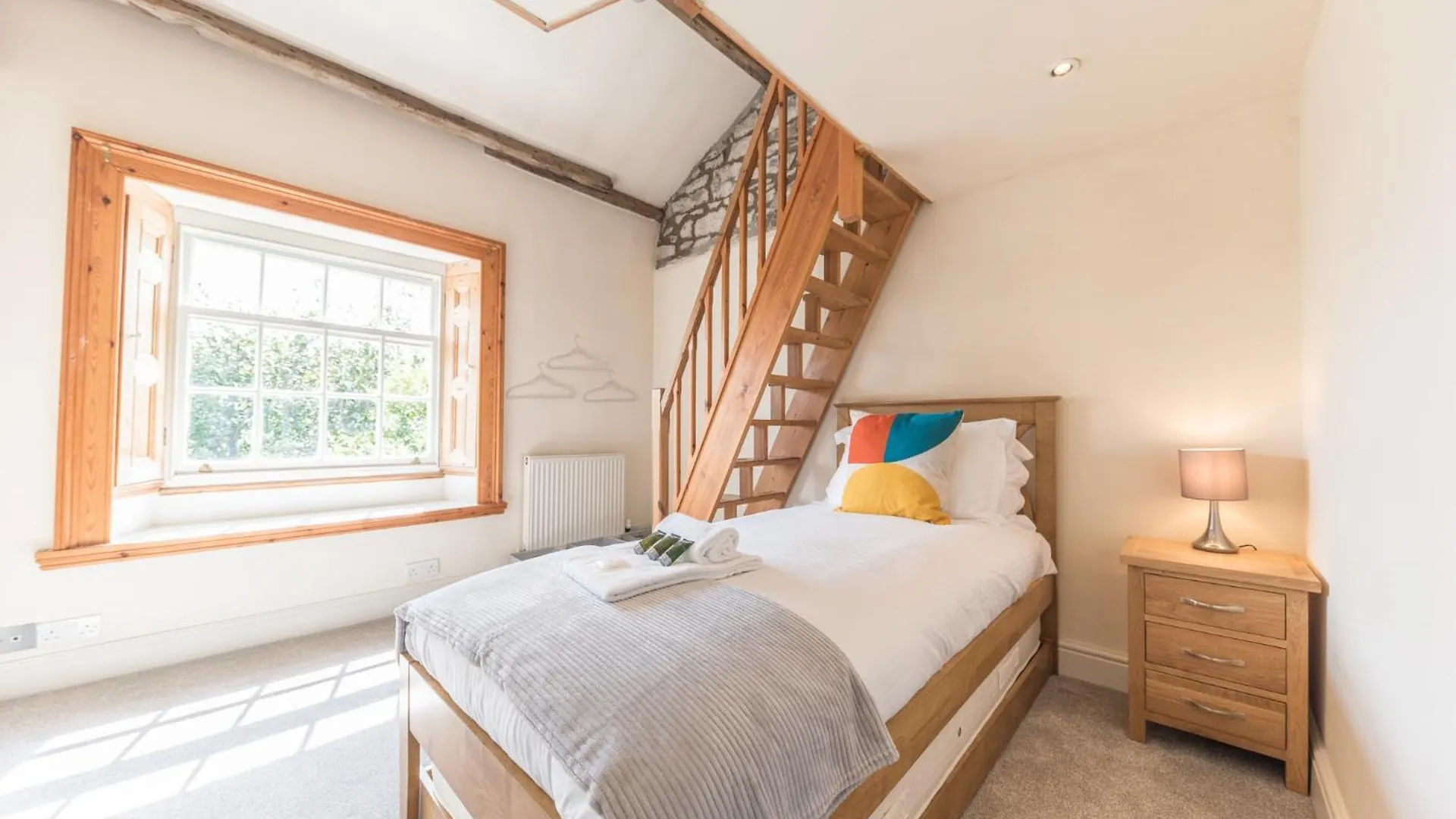 Holiday home Georgian With Private Courtyard & Free Parking *