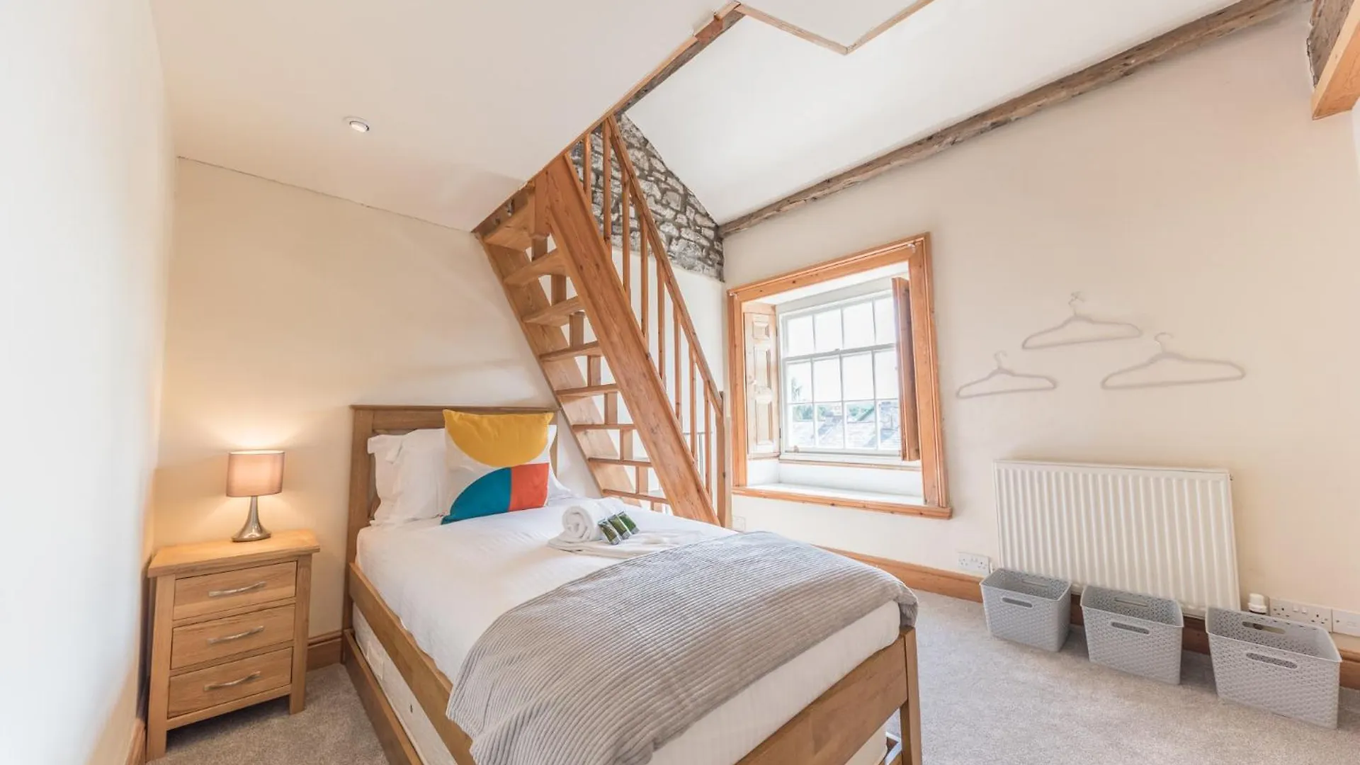 Georgian With Private Courtyard & Free Parking Vakantiehuis *