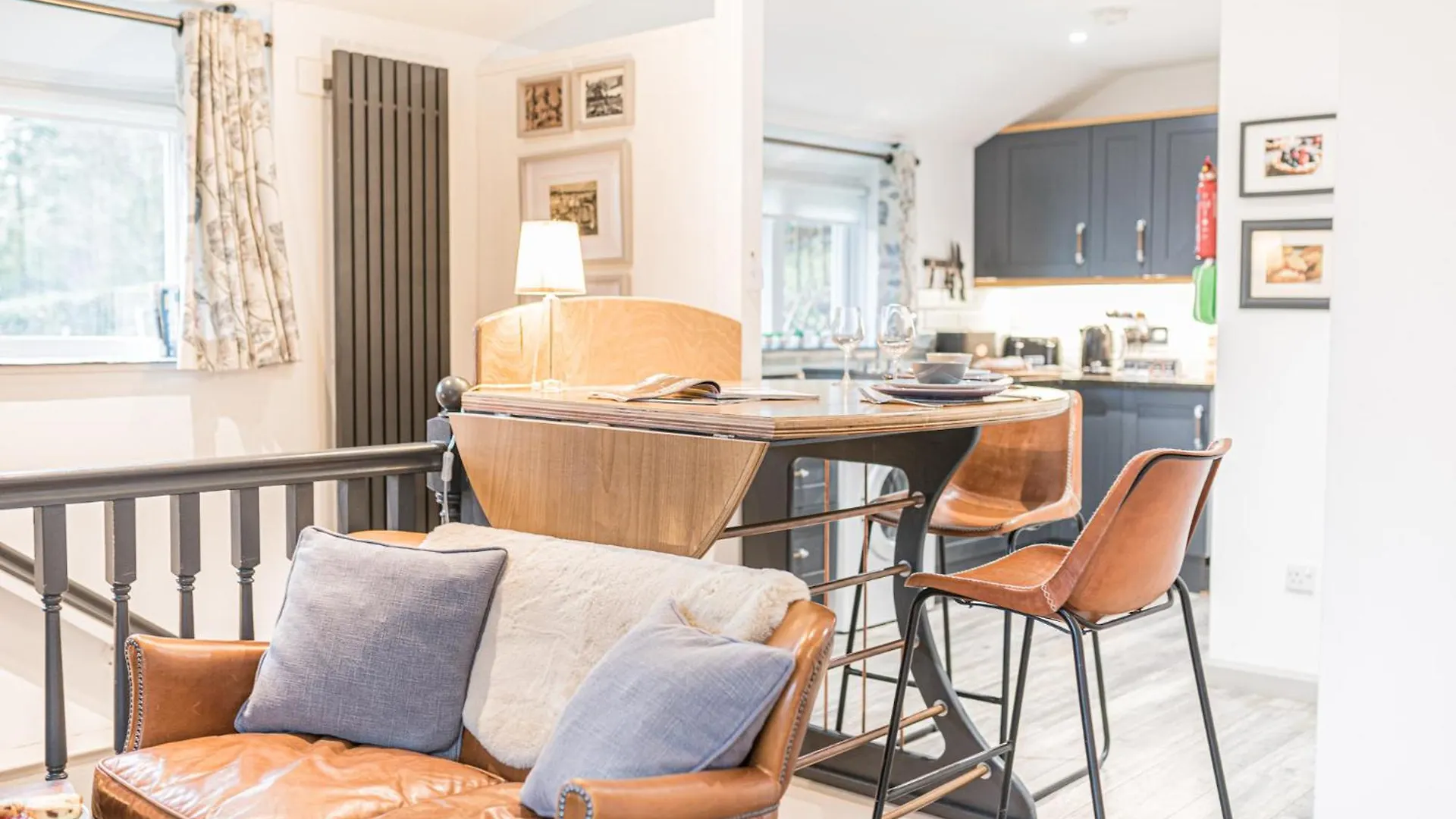 Romantic Getaway, Little Two Bed, Two Bath Barn Conversion With Amazing Views And Parking *