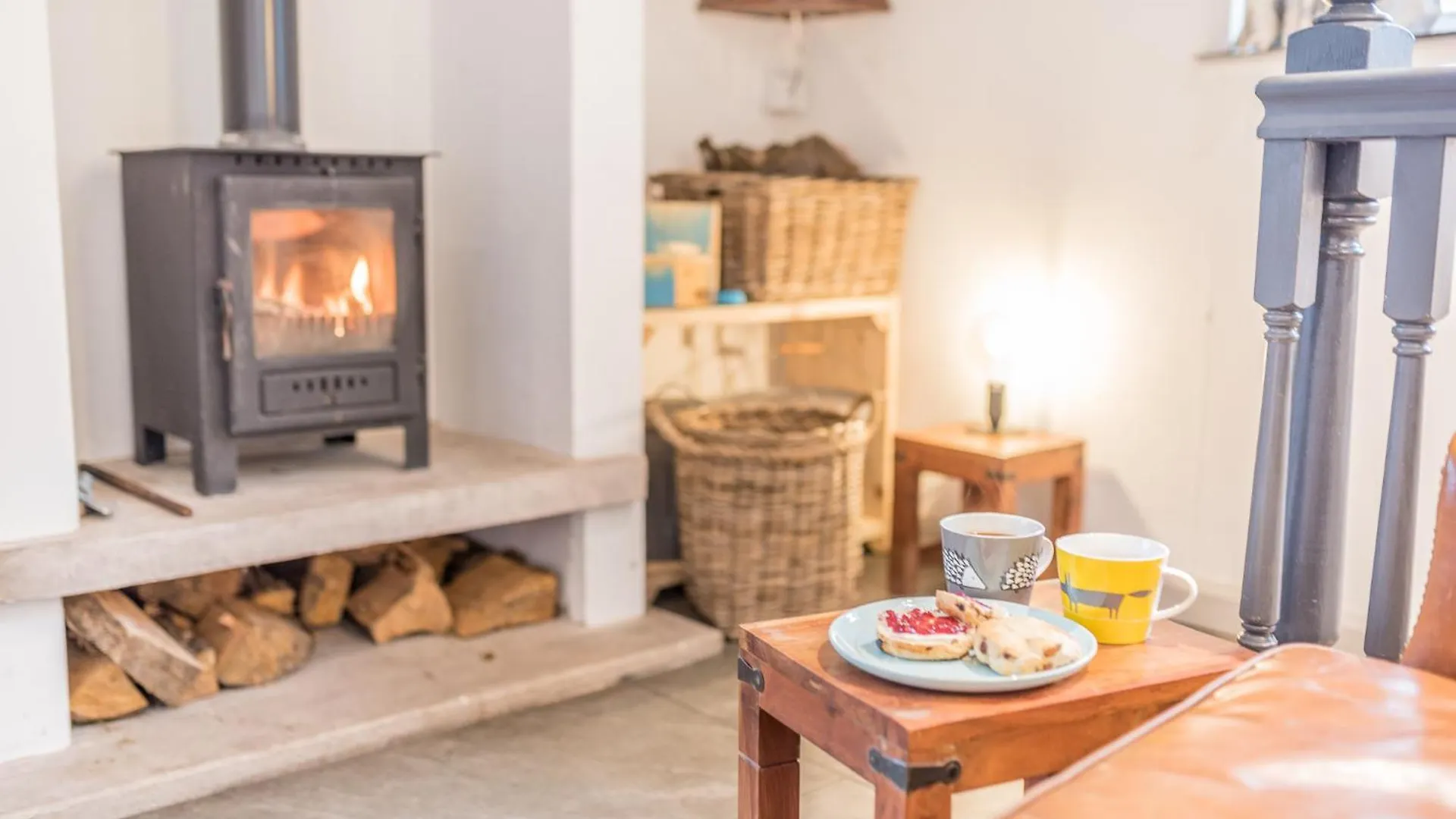 Romantic Getaway, Little Two Bed, Two Bath Barn Conversion With Amazing Views And Parking