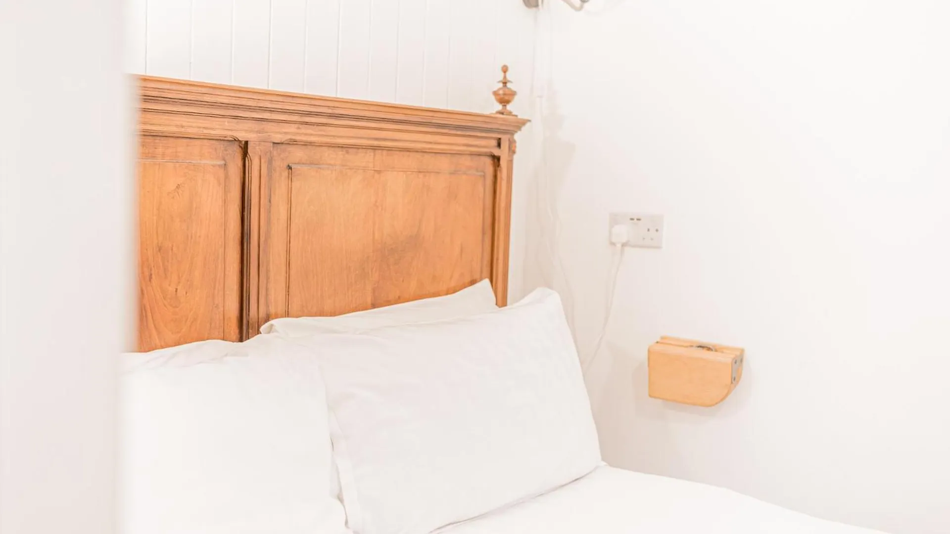 Romantic Getaway, Little Two Bed, Two Bath Barn Conversion With Amazing Views And Parking Эмблсайд