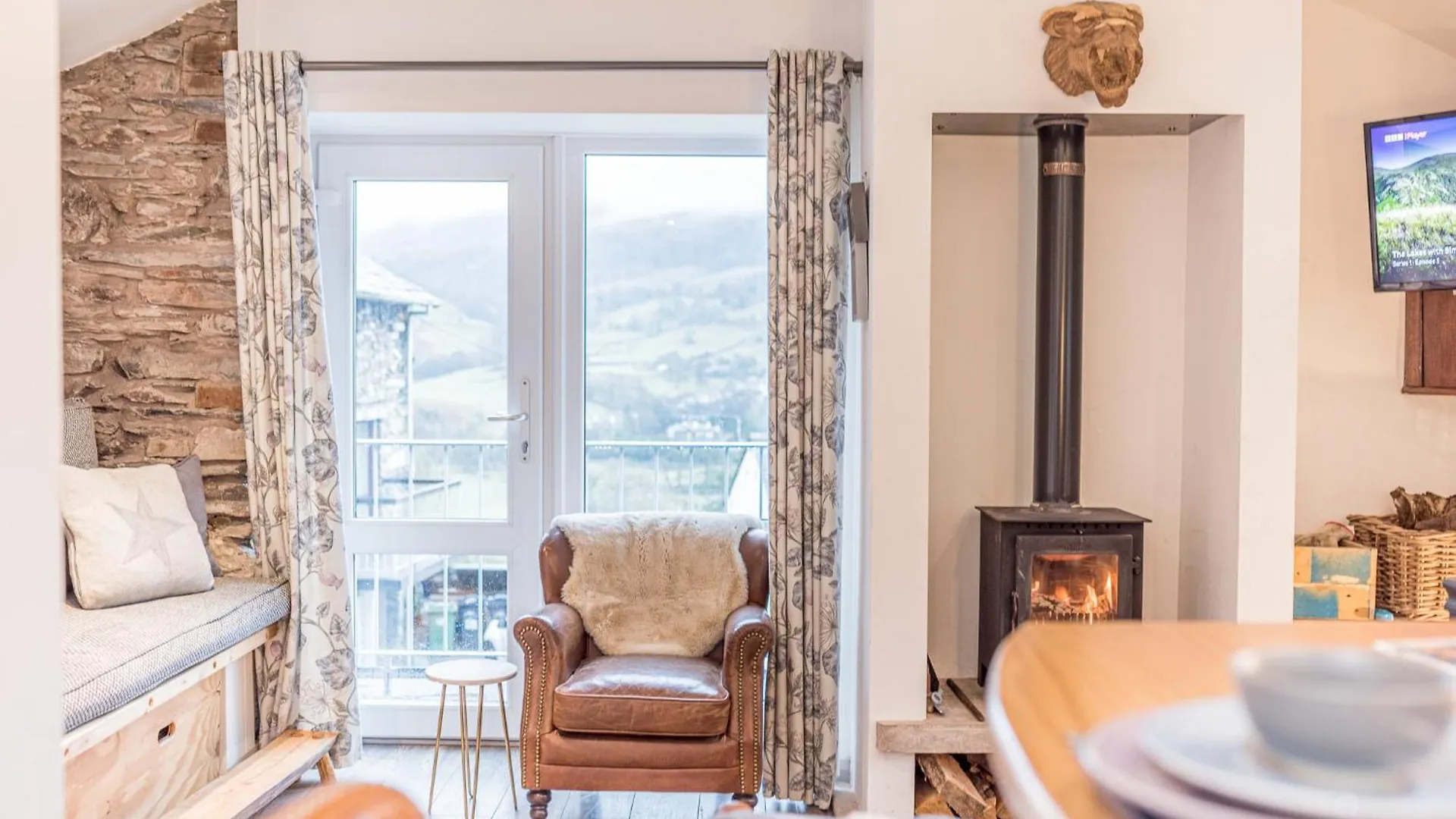 Country house Romantic Getaway, Little Two Bed, Two Bath Barn Conversion With Amazing Views And Parking