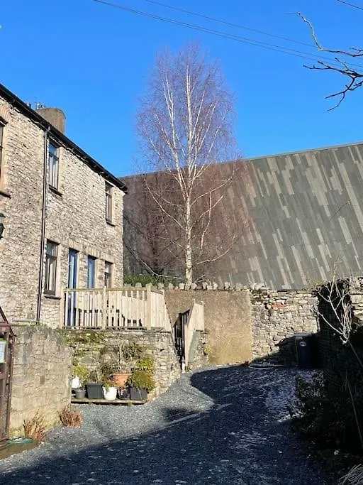 Number Three, Yard 12 Holiday home Kendal