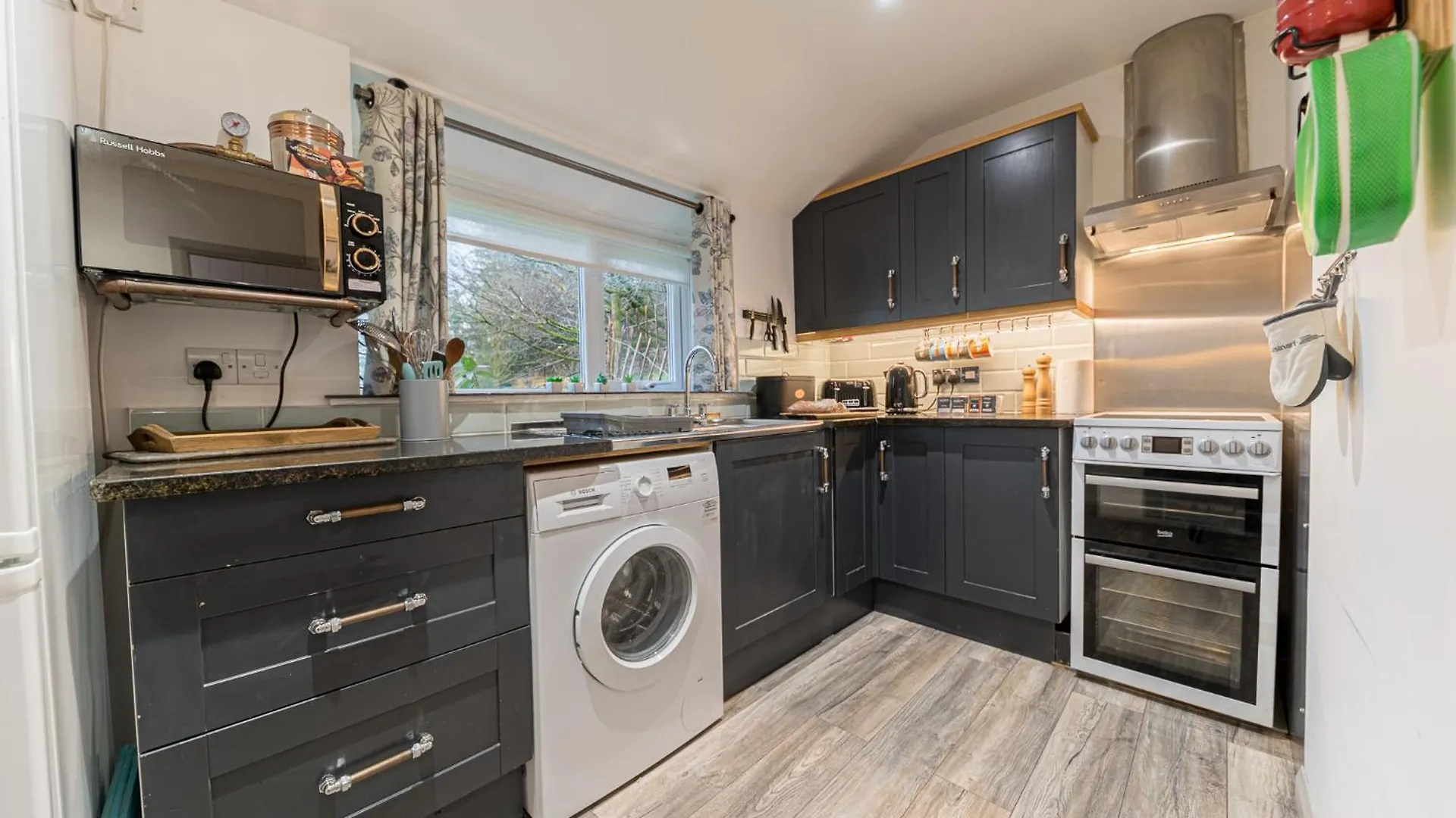 Romantic Getaway, Little Two Bed, Two Bath Barn Conversion With Amazing Views And Parking Ambleside