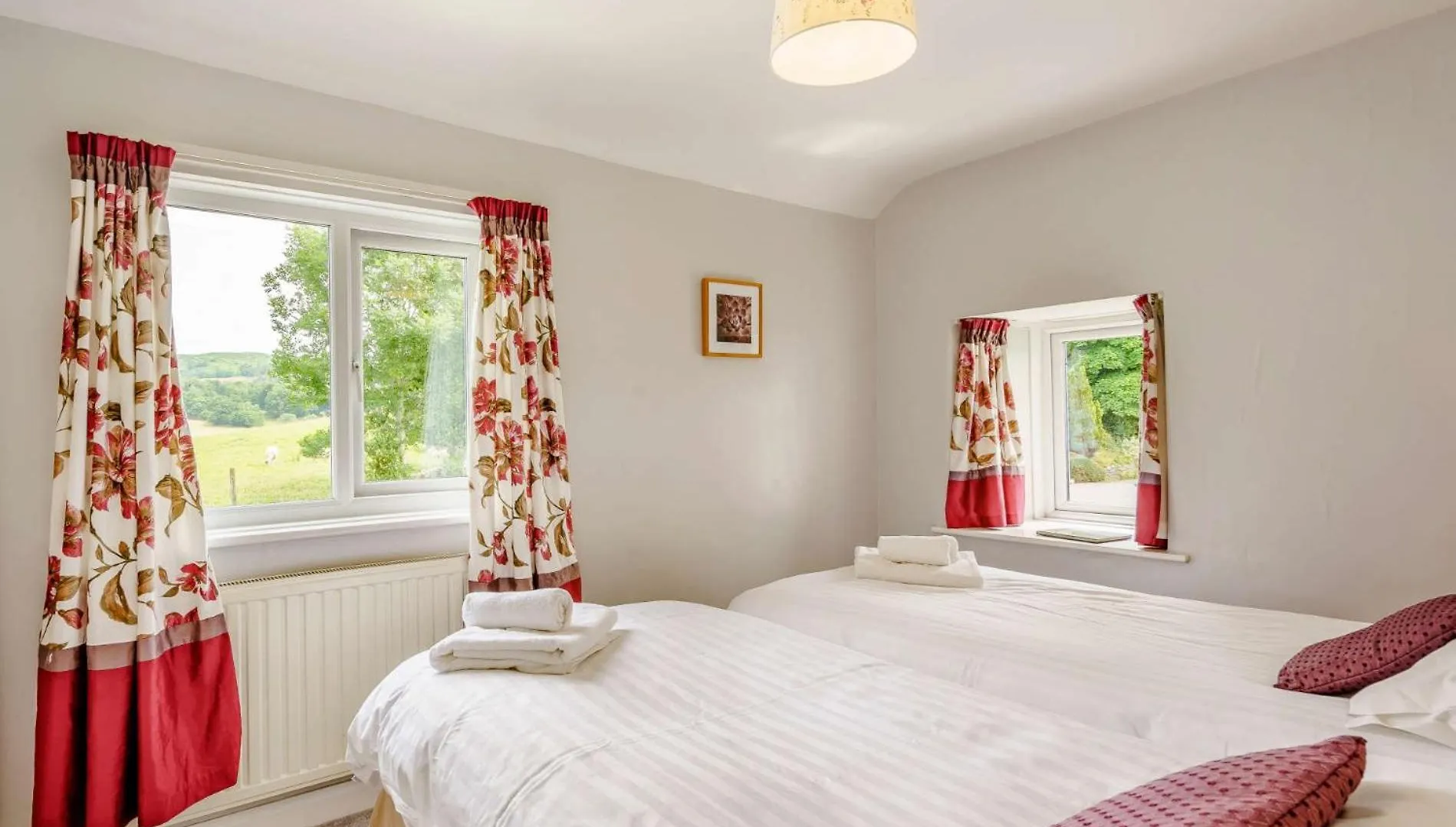 3 Bed In Village Llh40 *