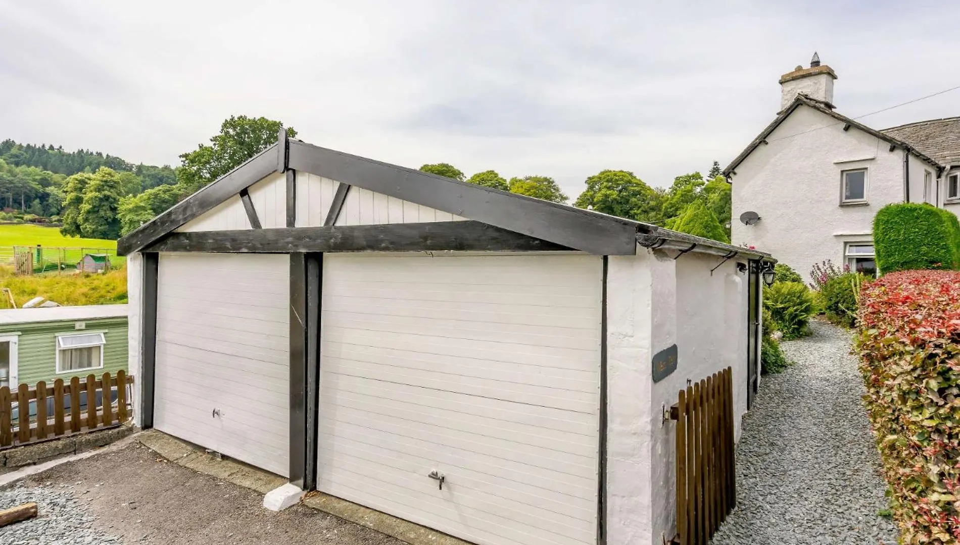 3 Bed In Village Llh40