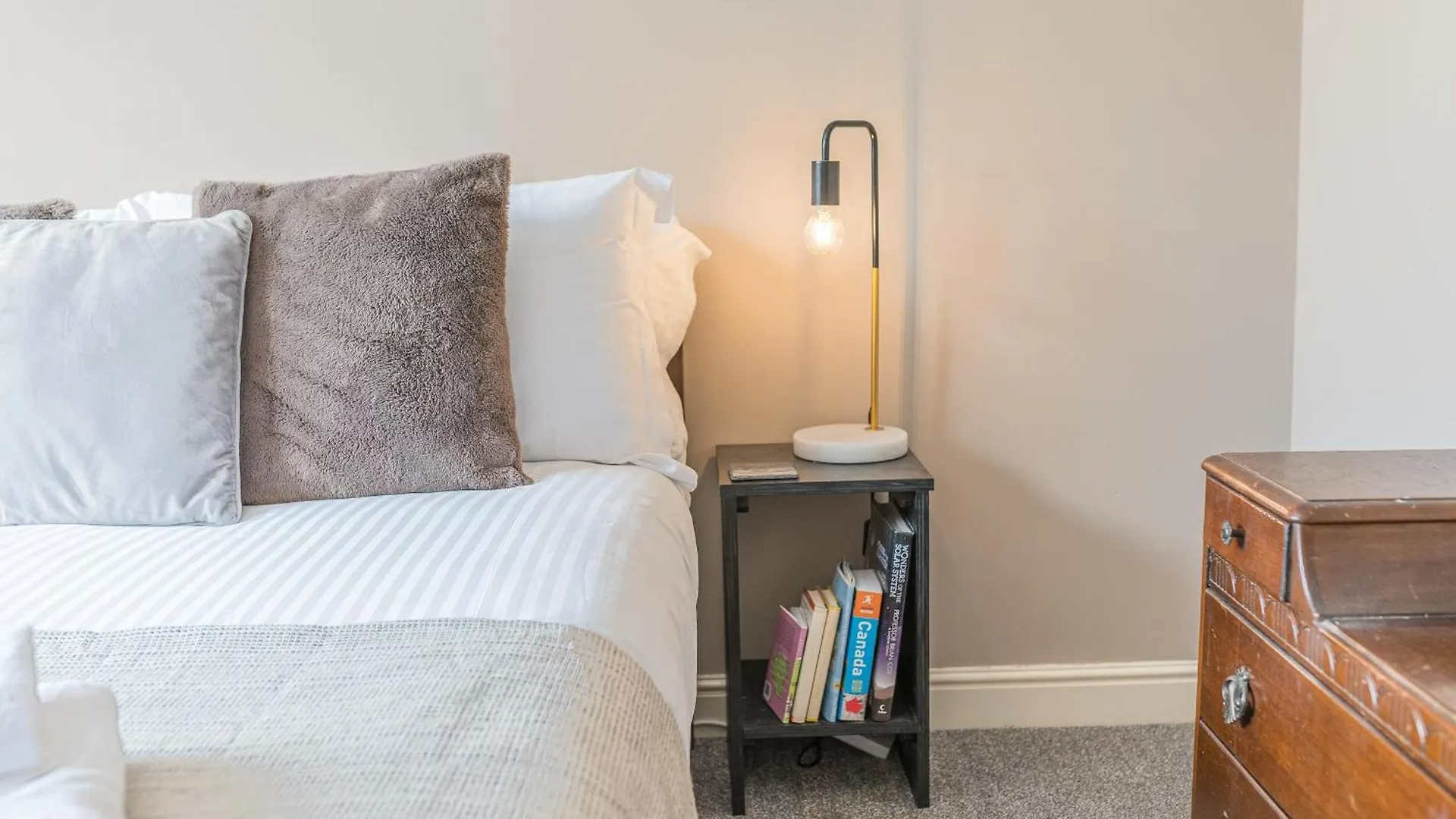 Апартаменты Couples Getaway In Windermere, Ground Floor Flat With Parking