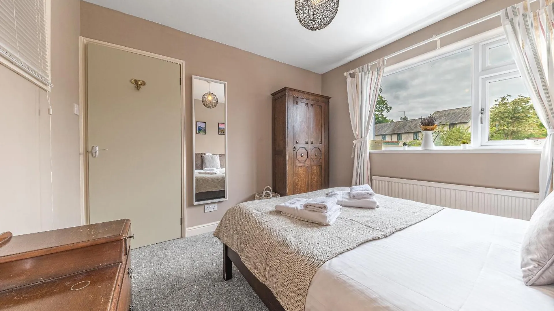 Apartment Couples Getaway In Windermere, Ground Floor Flat With Parking *