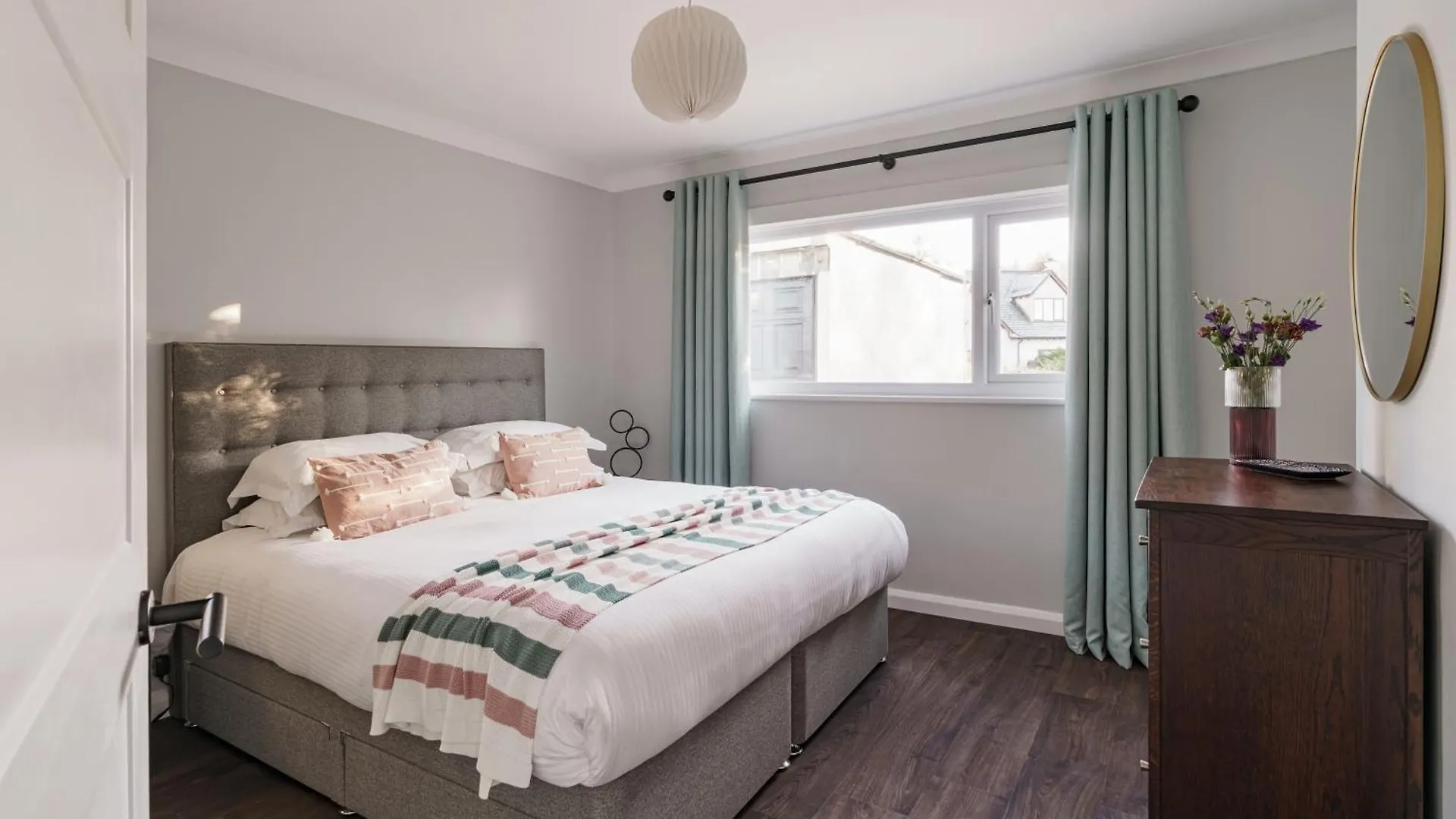 Yewbeck: Brand New, Garden Views * Windermere