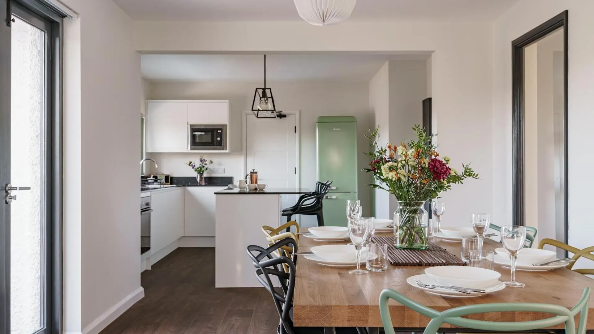 Yewbeck: Brand New, Garden Views Windermere