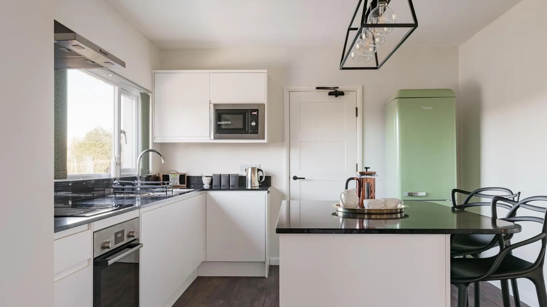 Villa Yewbeck: Brand New, Garden Views Windermere