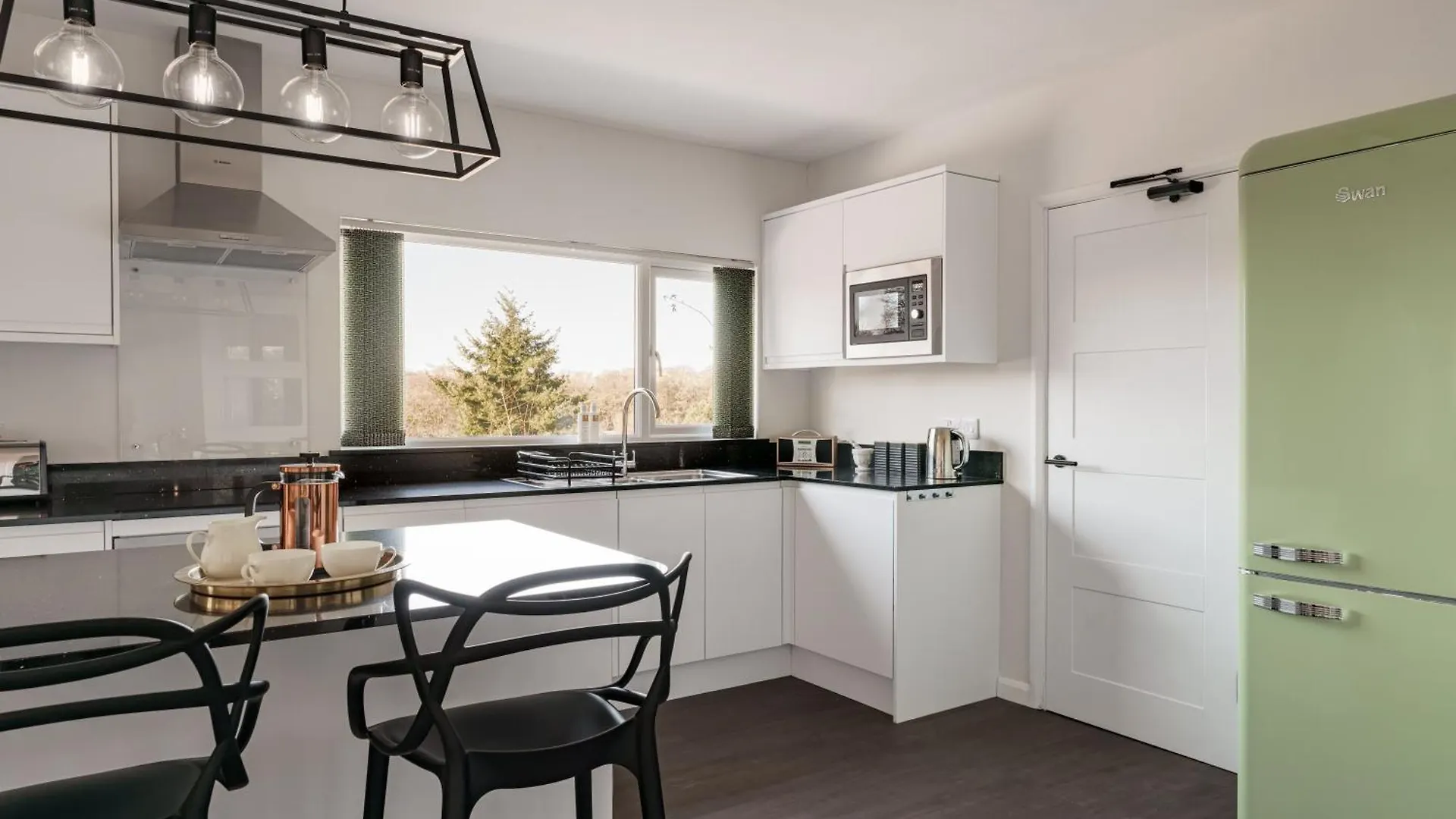 Yewbeck: Brand New, Garden Views Villa